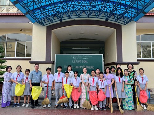 Lễ phát động ra quân tổng vệ sinh môi trường